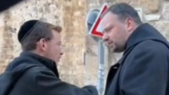 JEVREJI PLJUNULI SVEŠTENIKA U JERUSALIMU Isplivao snimak ŠOKANTNOG događaja "Brate, to sam uradio jer su hrišćani"