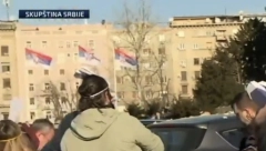 ĐILASE, JEL OVO ELITA KOJU NUDIŠ SRBIJI? Aktivisti prave haos ispred Skupštine Srbije (VIDEO)