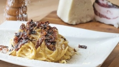 SLASNA PASTA ZA PRAVE GURMANE Sa slaninom, jedna porcija neće biti dovoljna