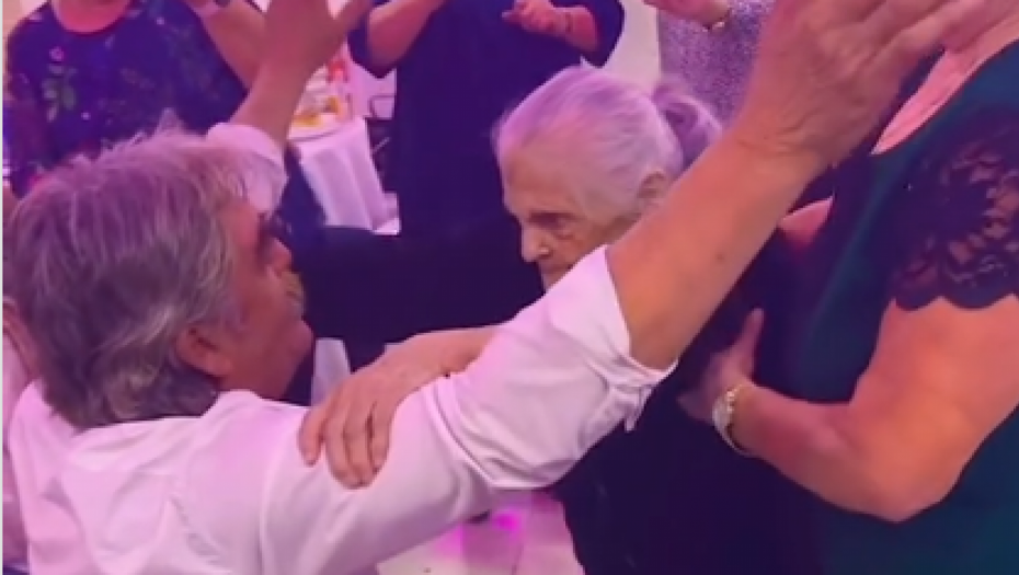 OVO IMA SAMO NA BALKANU! Baka Janja proslavila 100. rođendan: Svi komentarišu žurku koju je napravila (VIDEO)