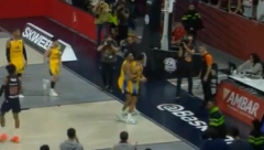 SKANDALOZNA ODLUKA EVROLIGE Manja kazna za igrača koji je nasrnuo na sudiju nego za Savića i Zvezdu! (VIDEO)