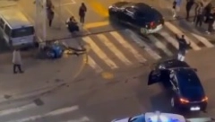 AUTO POKOSIO MOTOCIKLISTU NA VOŽDOVCU, LETEO JE 10 METARA Strašna nesreća, Hitna je odjurila na teren (VIDEO)