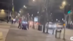 HAOS NA SLAVIJI! Upirao pištolj u prolaznike, ljudi bežali, a onda se čula škripa guma (VIDEO)