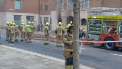 SERIJA EKSPLOZIJA U LONDONU! Gusti dim kulja iz zgrade suda (VIDEO)