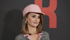 POSLOVAN AUTFIT SA ,,NESTAŠNIM" DETALJEM Penelope Kruz zna kako da izmami poglede, modna heroina još jednom potvrdila svoju titulu