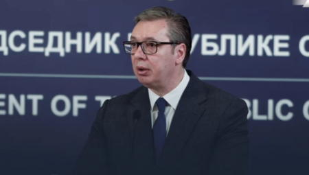 DECA U NARODNOJ NOŠNJI I SRPSKA TROBOJKA Predsednik Vučić čestitao Dan državnosti: ŽIVELA SRBIJA!