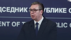 DECA U NARODNOJ NOŠNJI I SRPSKA TROBOJKA Predsednik Vučić čestitao Dan državnosti: ŽIVELA SRBIJA!