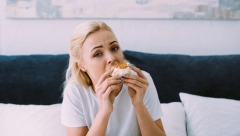 KAKO ŽVAKANJE UTIČE NA MRŠAVLJENJE Nutricionista otkriva da li treba jesti brže ili sporije, ova navika je ključna!