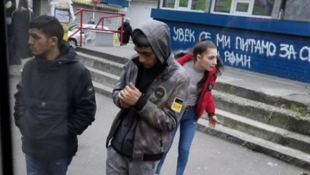 UŽAS NA KARABURMI! Trojka ne prestaje da maltretira Beograđane: "Upravo su ženi ukrali telefon"