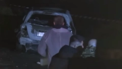 ISPRED KUĆE GA IZREŠETALI, PA SPALILI TELO Kada su policajci u ugljenisanom automobilu pronašli ovo usledio šok! (VIDEO)