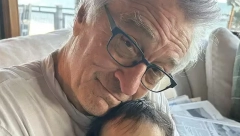 Robert de Niro (80) raznežio sve fotografijom svoje desetomesečne ćerke: "Unuci su oduševljeni, ona im je tetka"