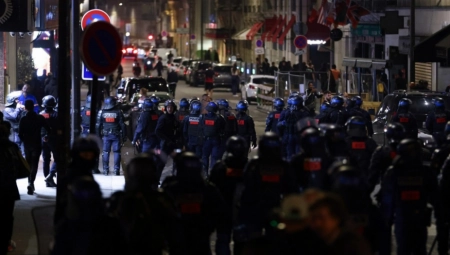 OPTUŽUJU SRPSKU POLICIJU ZA PREKOMERNU SILU Evo kako je čovek usmrćen na protestu u srcu Evrope