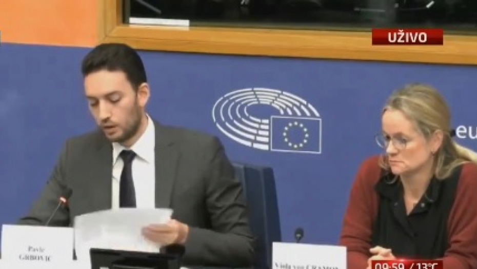 BRUKA I SRAMOTA: Đilasovac pljuje Vučića pred srbomrscima jer nije uveo sankcije Rusiji! (VIDEO)