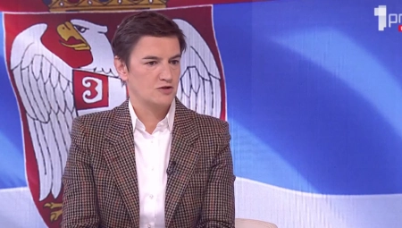 Brnabić stigla u London, sačekali je Dejvid Kameron i Reno-Baso