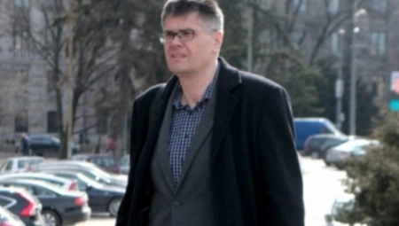 "EVROPOSLANICI HOĆE DA OSLABE SRBIJU, SRAMNO JE ŠTO U TOME UČESTVUJE OPOZICIJA" Čotrić za Alo! o sramnoj rezoluciji EP o Srbiji