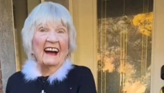 BAKA JE KRALJICA Ima 91 godinu, a hoda i đuska na štiklama bolje od većine devojaka!