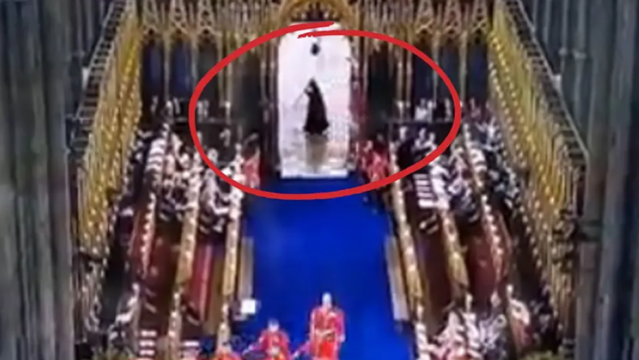 KAKVA JE TO FIGURA NA KRUNISANJU KRALJA ČARLSA? Društvene mreže bruje, da li je ovo bio znak? (VIDEO)