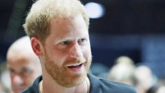 SKANDAL TRESE KRALJEVSKU PORODICU Princ Hari u problemu, striptizeta preti objavljivanjem njegovih golih fotografija!