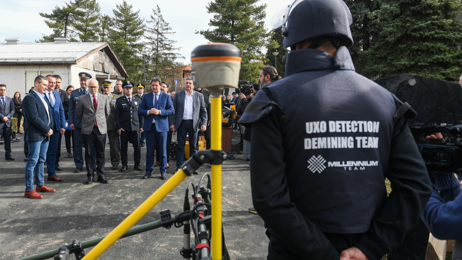 OTVARANJE CENTRA ZA OBUKU I TESTIRANJE U VELIKOJ MOŠTANICI Donacija Millennium Team-a Centru za razminiranje Republike Srbije
