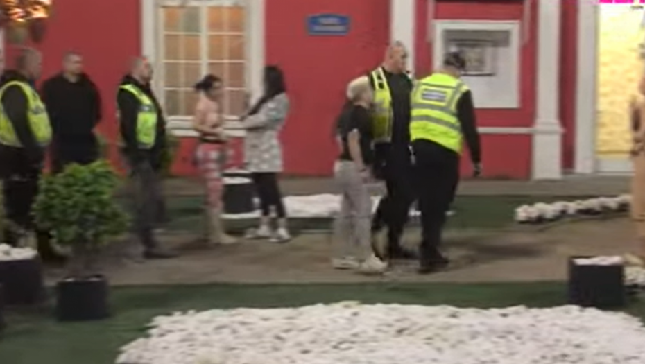 POJAVIO SE SNIMAK HAOSA MATORE, ANITE I ANĐELA! Karambol u Eliti, gomila obezbeđenja uletela munjevitom brzinom!