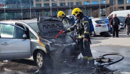 IZGOREO AUTOMOBIL KOD NOVOSADSKOG SAJMA Vozilo se zapalilo na parkingu