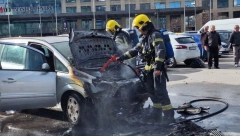 IZGOREO AUTOMOBIL KOD NOVOSADSKOG SAJMA Vozilo se zapalilo na parkingu