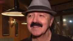 DEVOJKA USHIĆENO DOZIVA HARISA DŽINOVIĆA Društvenim mrežama se širi hit objava, evo šta je uradila za pevača!