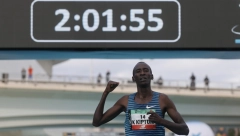 JEZIVA SAOBRAĆAJNA NESREĆA Svetski rekorder u maratonu nastradao