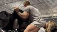 DOZIVALA GA U POMOĆ, A ONDA... Nesvakidašnja scena u teretani, čovek seo devojci NA GLAVU (VIDEO)