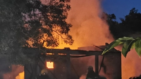 SESTRE STRADALE U POŽARU Usred noći kuća im se zapalila, do temelja izgorela