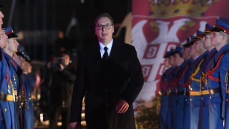 Vučić: Danas slavimo najvažniji datum u verskom, političkom, kulturnom i istorijskom kalendaru Srbije (FOTO)