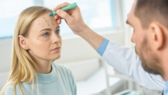 IZAZIVA ŽESTOKE REAKCIJE Plastični hirurg šokira transformacijama žena, ljudi ne mogu da se načude!