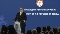 ONA JE SIMBOL NAŠE SLOBODE Istorijska poruka Vučića: Ne damo našu crveno-plavo-belu trobojku! (VIDEO)