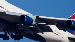 DRAMA NA NEBU, AVION PRINUDNO SLETEO Veliki broj putnika ugrožen, pilot morao HITNO da reaguje!