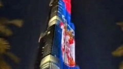 NA NAJVEĆOJ ZGRADI NA SVETU OSVANULA SRPSKA ZASTAVA Vučić podelio veličanstven snimak (FOTO)