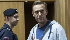 NAVALJNOM BILE ČVRSTO VEZANE RUKE I NOGE PRE SMRTI? Procureo nov izveštaj o njegovoj smrti