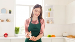 PRE ILI POSLE? Evo šta kažu stručnjaci o dodavanju soli u hranu, pravilo koje sve domaćice treba da znaju