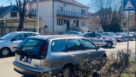 OVO JE MESTO GDE JE IZREŠETAN POZNATI ZEMUNAC Seo u automobil, napadač u njega ispalio više hitaca i pobegao (FOTO+VIDEO)