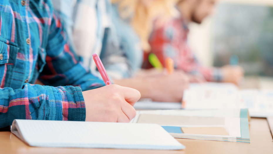 ZA UPIS U SREDNJU ŠKOLU 72.522 MESTA Navala na specijalizovana odeljenja, ovi datumi su važni za osmake
