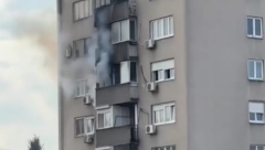 POŽAR U U UČITELJSKOM NASELJU Gust dim se širi sa terase (VIDEO)