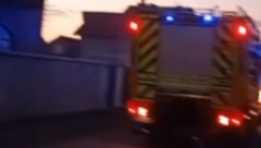 POŽAR! VATROGASCI U AKCIJI U ZVEZDARSKOJ ULICI Crni dim izbija iz kuće, evo šta je i dalje misterija! (VIDEO)