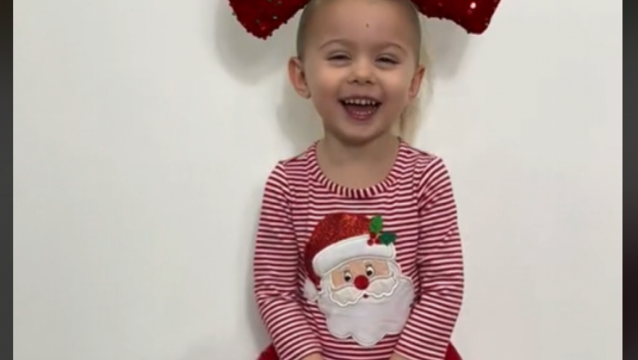 NEPRIMERENO OBLAČENJE ZA DETE OD ČETIRI GODINE Ova mama ne prestaje da šokira stajlinzima koje bira za ćerku (VIDEO)