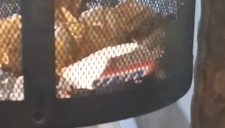 ŠTA TO ŠUŠKA U KANTI? Drugari iz kanalizacije izašli na klopu! (VIDEO)