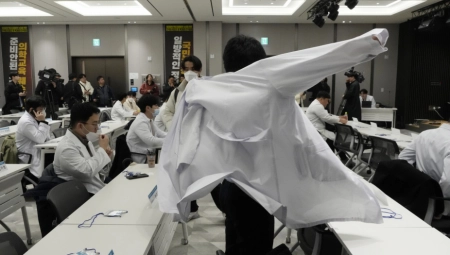 LEKARI ŠTRAJKUJU PROTIV STUDENATA Protest pomerio operacije, nema ni zakazivanja pregleda (FOTO)