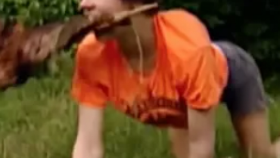 DEVOJČICU 5 ODGAJALI PSI LUTALICE "Divlje dete" je u ukrajinskom selu lajalo, jelo sirovo meso, trčalo na sve četiri (VIDEO)