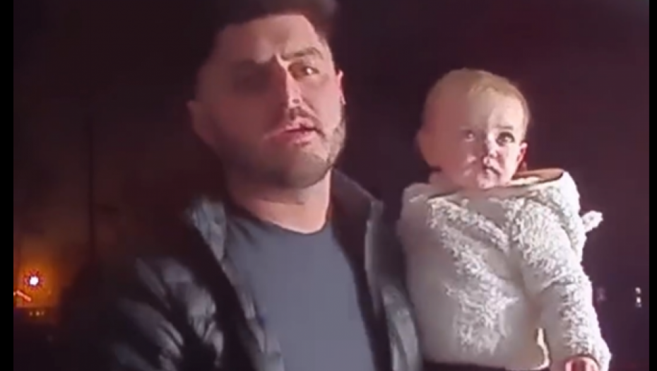 UNUKA NA PRVOM MESTU Muškarac došao sa ćerkicom kod svojih roditelja, oni uradili nešto čemu se nije nadao (VIDEO)
