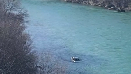 OVOGA SE PRIBOJAVA SVAKO KO PUTUJE KANJONOM MORAČE Upao u provaliju, uspeo da ispliva i da se spasi, pogledajte olupinu koja i dalje pluta