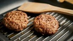 KAKO TREBA ISPRŽITI PLJESKAVICU Svi prave jednu grešku koja može da dovede do trovanja