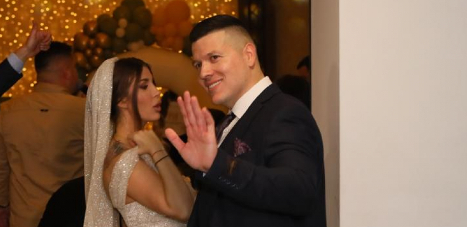 SLOBA PEVA, A JELENA PLAČE Isplivao snimak sa njihovog venčanja, nije mogla da kontroliše emocije kada joj se obratio