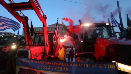 U GRČKOJ KLJUČA KAO U KAZANU, U TOKU JE VELIKA POBUNA SELJAKA Preplavili su centar Atine!